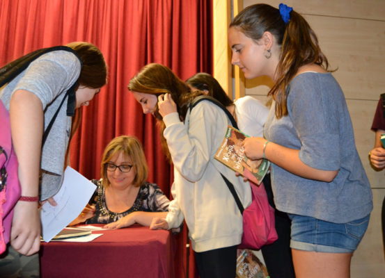 Gemma Pasqual amb alumnes de 3r d'ESO Escola Joan Pelegrí